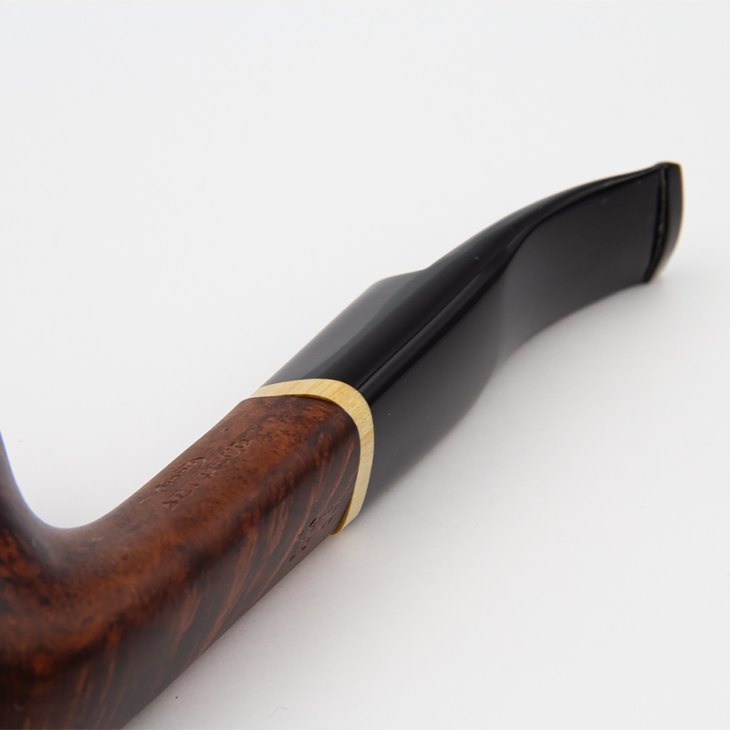 jasno drewniany element łączenie czarnego zwężonego ustnika z cybuchem