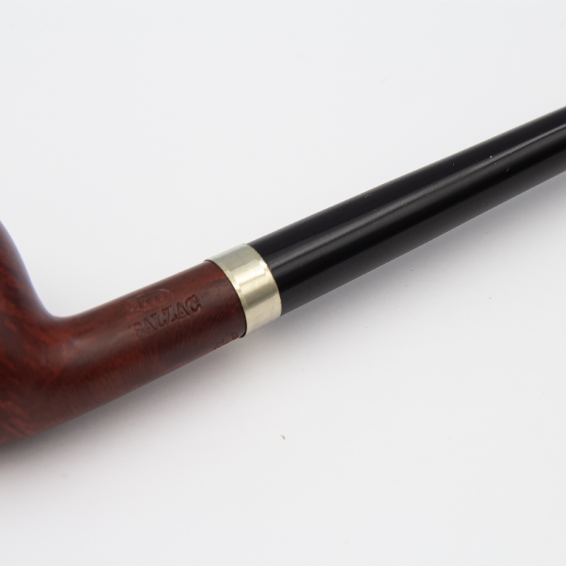 srebrny element łączenia czarnego długiego ustnika z cybuchem