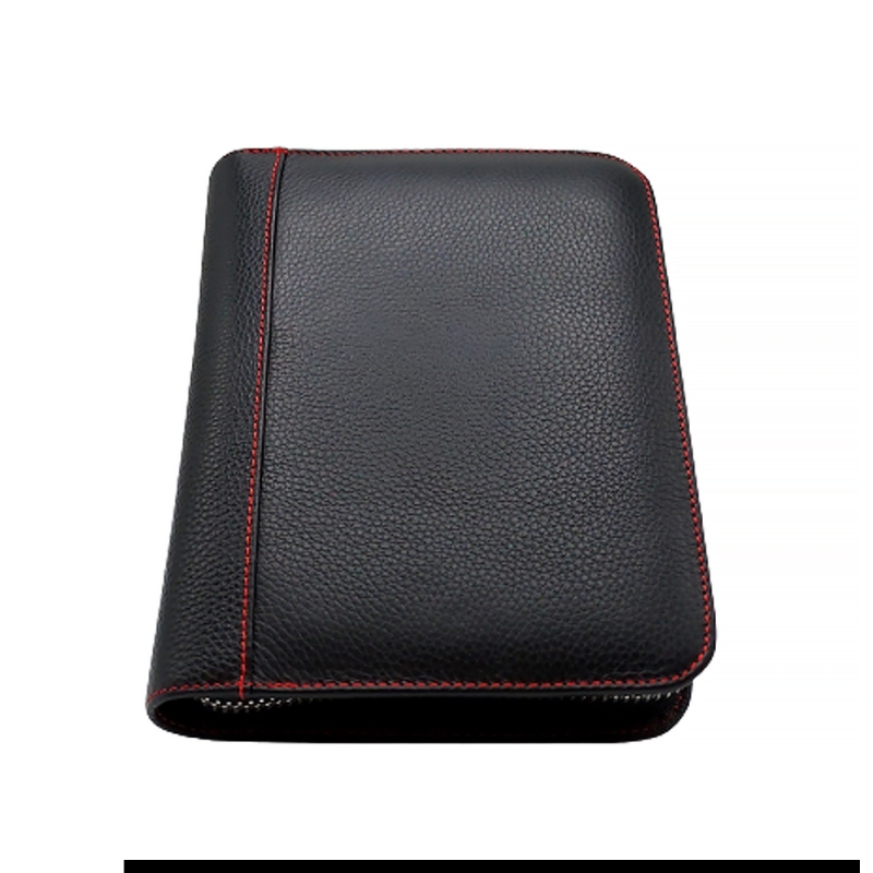 druga strona czarnego skórzanego etui z czerwonymi szwami