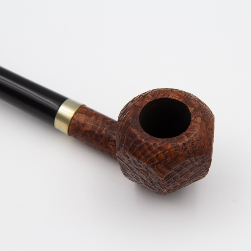 drewniany cybuch od fajki w kształcie sześcianu