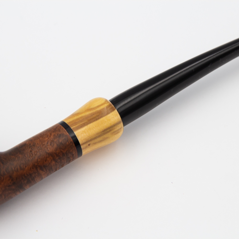 łączenie czarnego ustnika z cybuchem z jasnego drewna z czarną linią