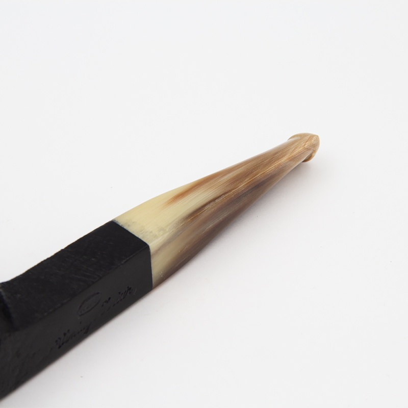 łączenie czarnego cybucha z ustnikiem z białego drewna