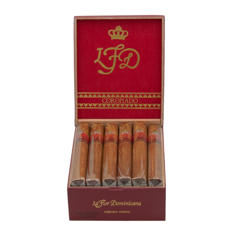 otwarte pudełko 2ypełnmione cygarami La Flor Dominicana Coronado Duble Corona