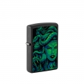 obudowa zapalniczki w głębokiej czerni z matowym wykończeniem i mitologiczną twarzą Meduzy