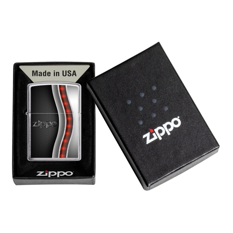 Zippo w pudełku z widocznym połyskiem i minimalistycznym designem gotowa na prezent