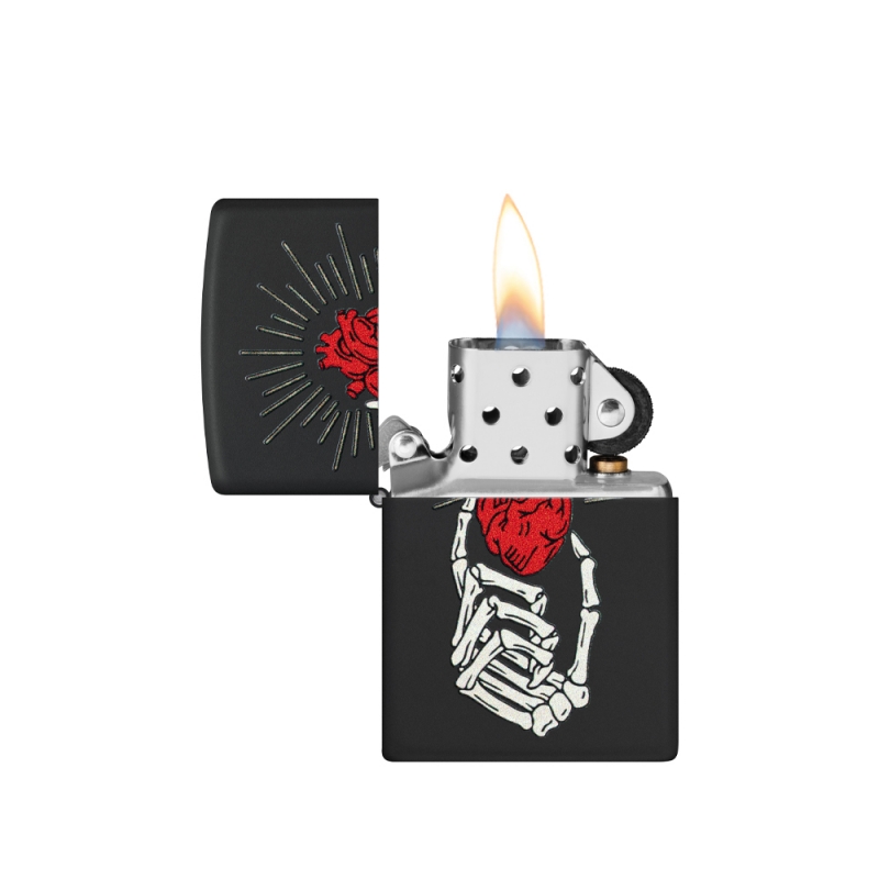 otwarta zapalniczka z widocznym srebrzystym kominkiem kontrastującym z czarną minimalistyczną obudową