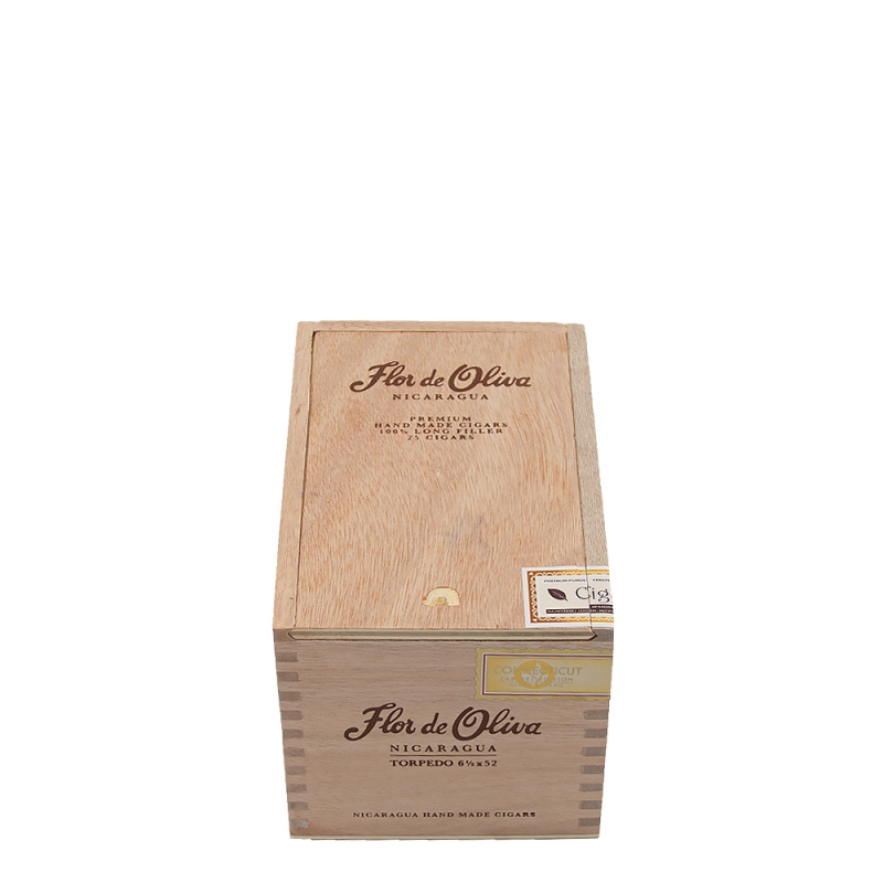 zamknięte opakowanie z jasnego drewna marki Flor de Oliva