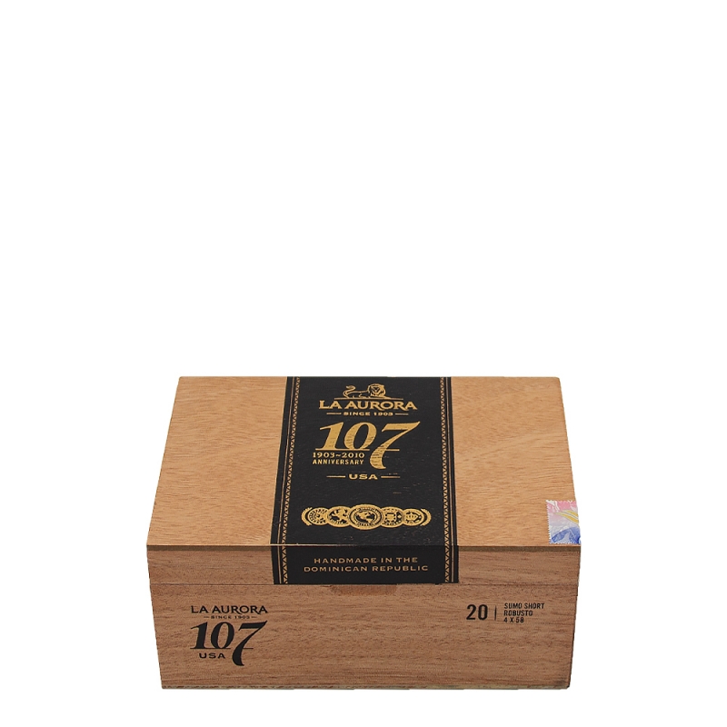 zamknięte pudełko pełne mocnych cygar z Dominikany