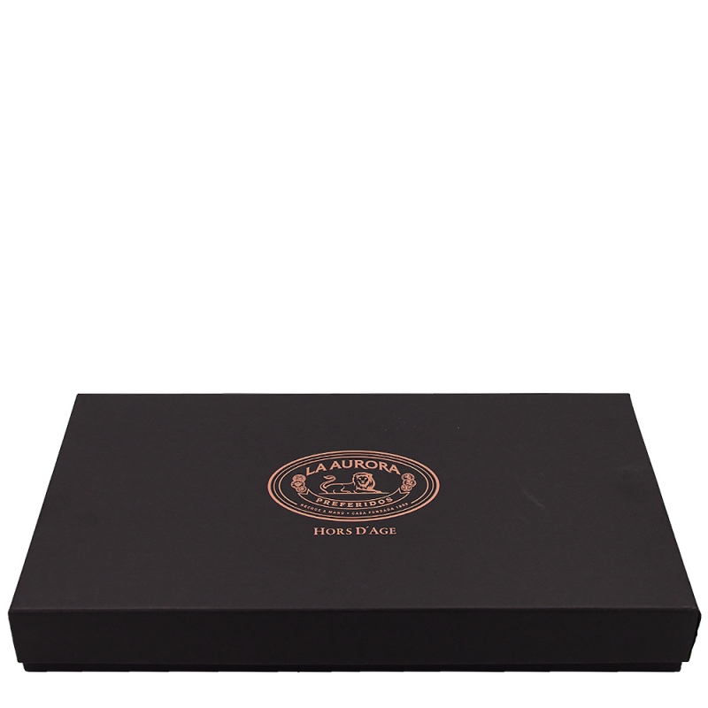 pudełko z różowym logiem La Aurora