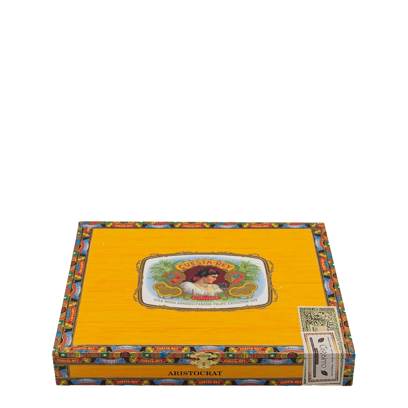 zamknięta drewniana skrzynka w żółtym kolorze