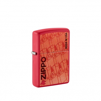 obudowa zapalniczki w głębokiej czerwieni z powtarzającym się wzorem odpalonych wkładów Zippo i dużym napisem marki