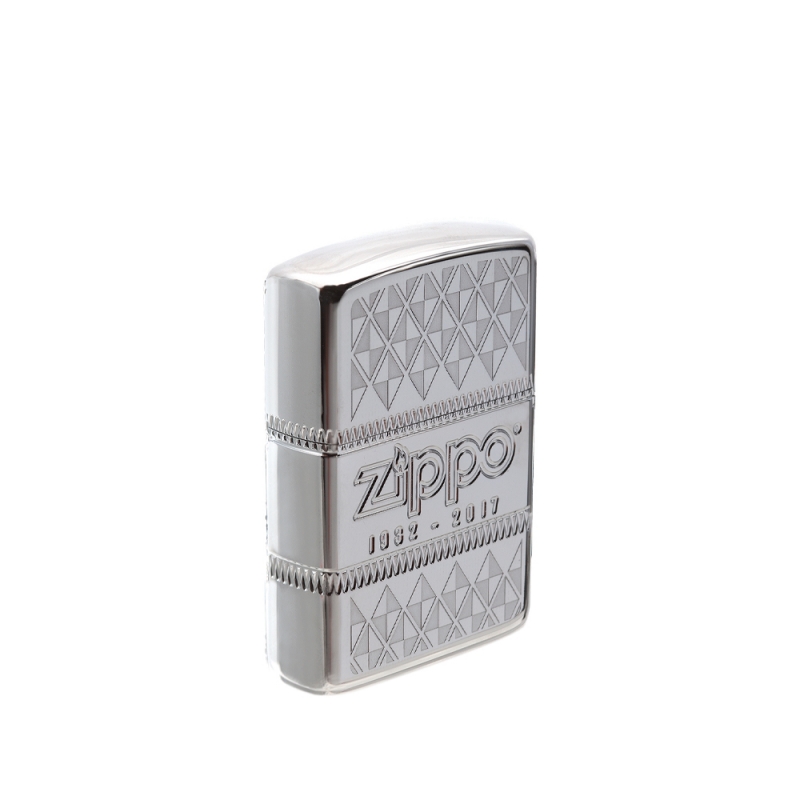 obudowa zapalniczki z geometrycznym grawerem głębokim w chromowanej powierzchni