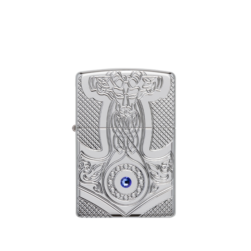 metalowa zapalniczka Zippo z ciemną bazą i bogatą grafiką w stylu średniowiecznych motywów