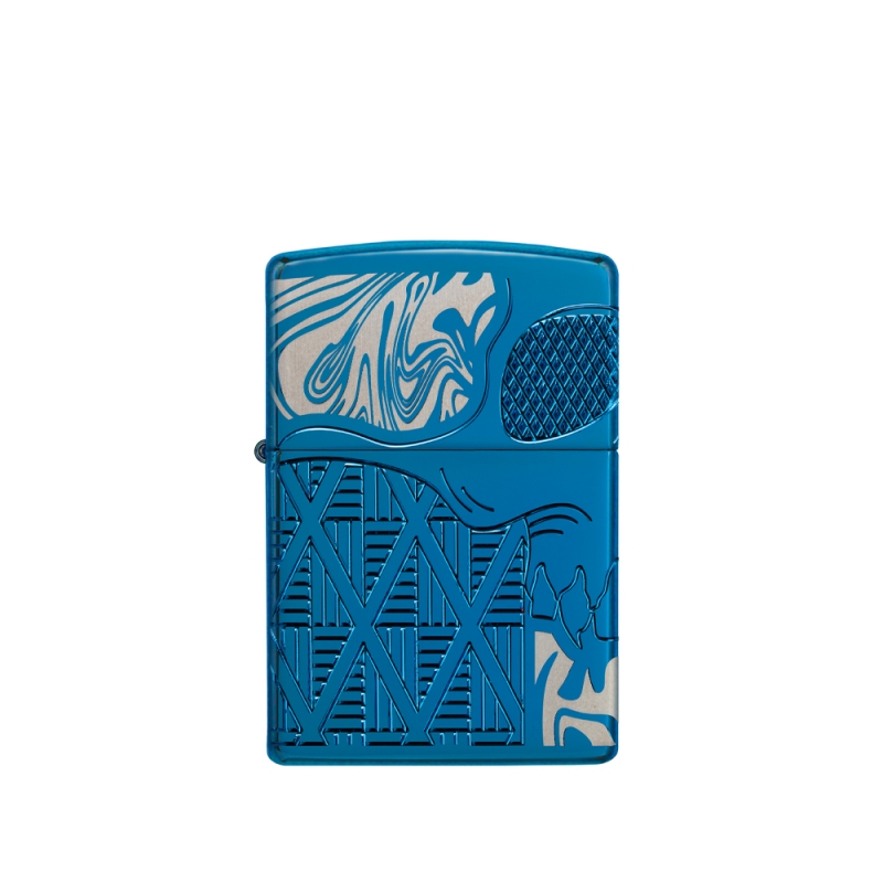 front zapalniczki z zakrzywionymi frezowaniami tworzącymi głęboki trójwymiarowy motyw czaszek