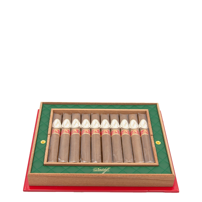 otwarte pudełko pełne wyjątkowych cygar z Dominikany