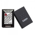 zapalniczka umieszczona w pudełku prezentowym Zippo z chromowanym wykończeniem i eleganckim minimalistycznym motywem rocznikowym