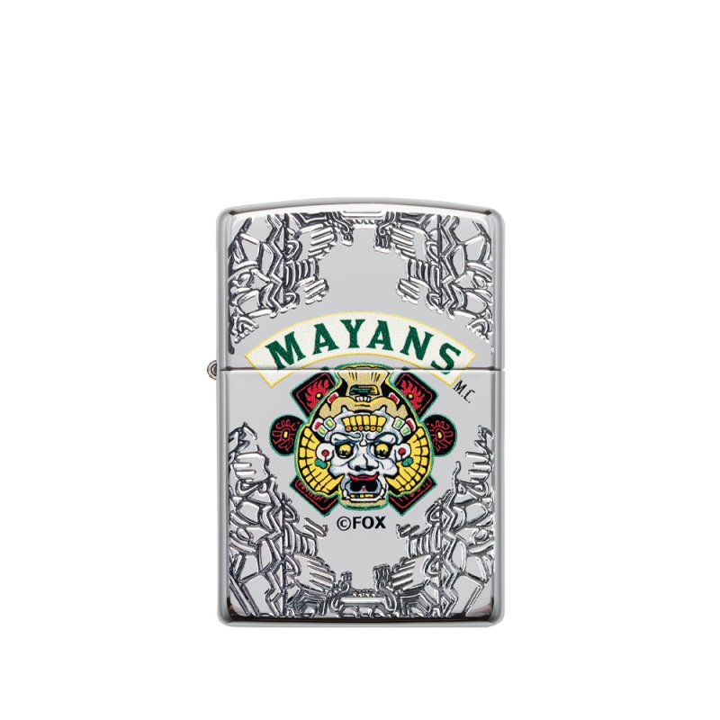 obudowa zapalniczki z gładkim metalicznym tłem ozdobiona artystycznym wzorem inspirowanym kulturą Majów