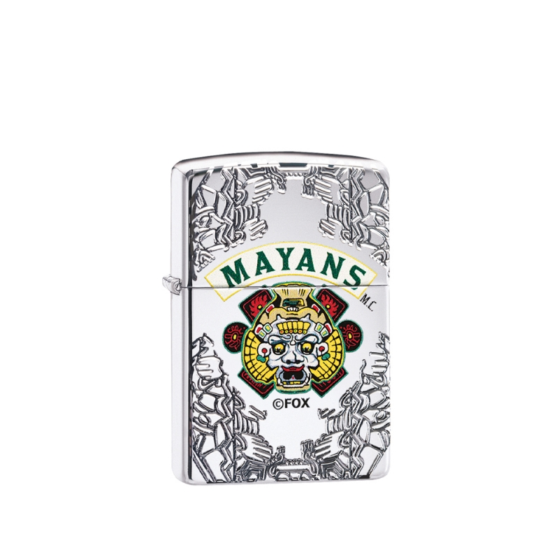 metalowa zapalniczka Zippo z detalami stylizowanych symboli plemiennych które przyciągają wzrok