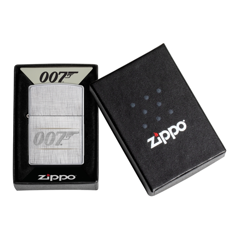 Zippo w pudełku z klasycznym logotypem agenta i metalicznym designem który robi wrażenie już przy rozpakowaniu