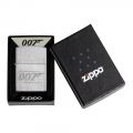 Zippo w pudełku z klasycznym logotypem agenta i metalicznym designem który robi wrażenie już przy rozpakowaniu