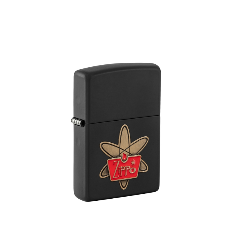 obudowa zapalniczki z matowym czarnym wykończeniem i ozdobnym logo Zippo utrzymanym w stylistyce retro