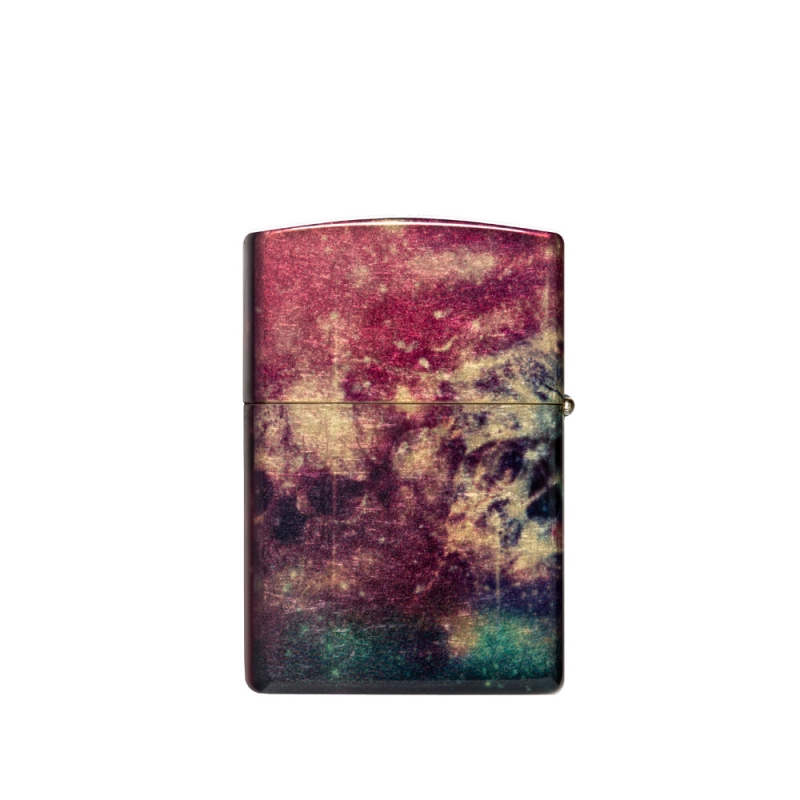 metalowa powierzchnia z głębokimi odcieniami żółci i ciemnych tonów które tworzą tło dla trupich wizerunków