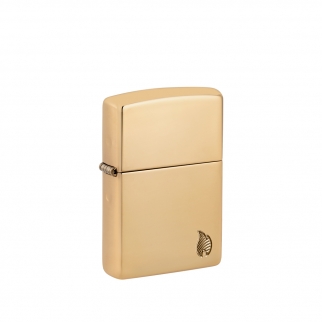 obudowa zapalniczki z grubym, błyszczącym odcieniem mosiądzu i subtelnym grawerowanym płomieniem w dolnej części powierzchni