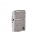 metalowa zapalniczka Zippo z solidnym wyglądem i subtelnym grawerowanym motywem ognia który przyciąga wzrok