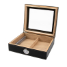 humidor na około 20 cygar w czarnym kolorze i drewienkiem do przegrodzenia w środku