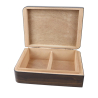 drewniany humidor zdolny pomieścić 25 cygar z dodatkową przegródką w środku