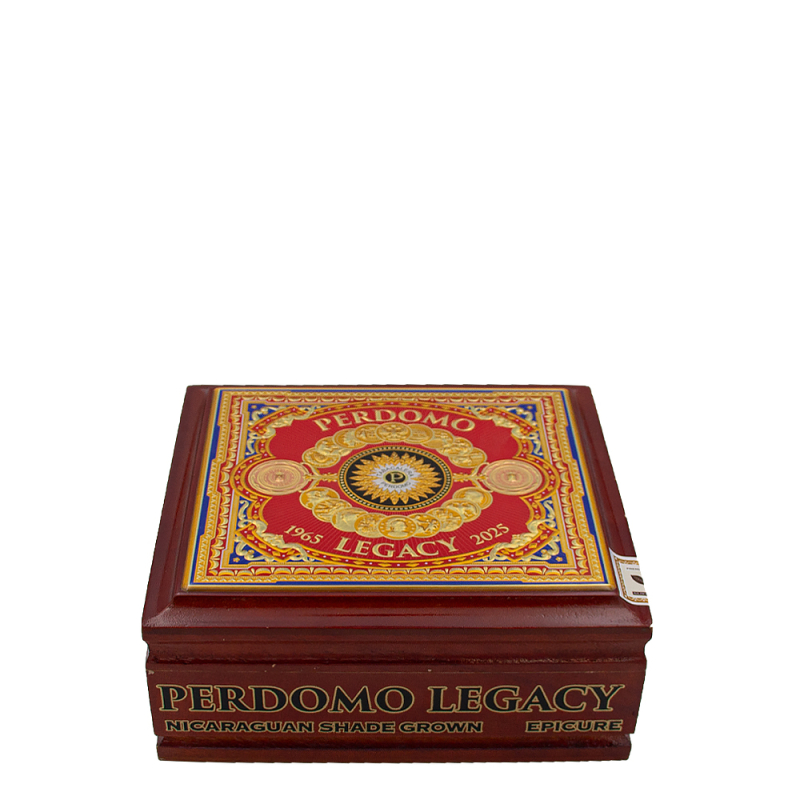 zamknięte pudełko pełne cygar o średniej mocy marki Perdomo