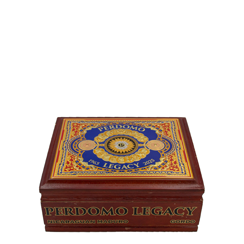 pudełko z drewna cedrowego z cygarami marki Perdomo
