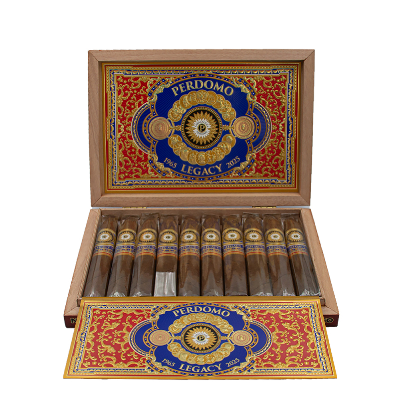 otwarta skrzynka z drewna pełna cygar marki Perdomo