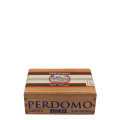 zamknięte pudełko wykonane z drewna z logotypem marki Perdomo
