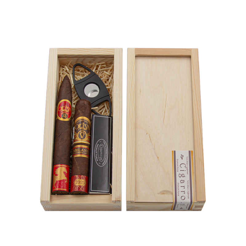 drewniana skrzyneczka z dwoma cygarami Oliva 2025 Robusto Extra i Year of the Horse z akcesoriami