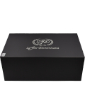 czarne pudełko ochraniające humidor na 30 lecie marki La Flor Dominicana
