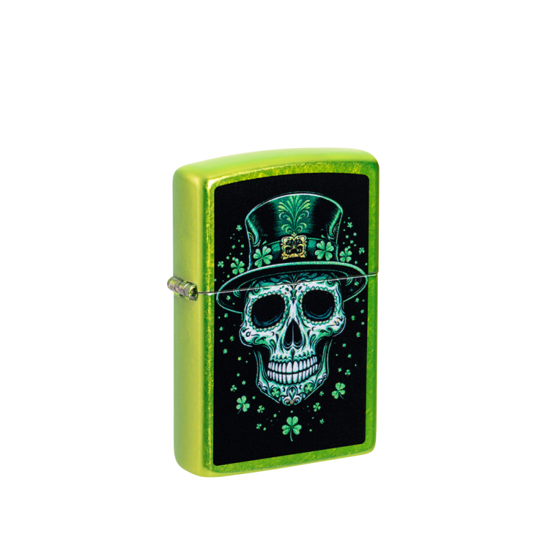 Zielona zapalniczka Zippo Irish Skull Design z charakterystycznym wizerunkiem czaszki na lekko postarzonej powierzchni