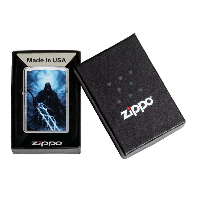 Metaliczna Zippo z ilustracją Soul Reapera znajdująca się w pudełku