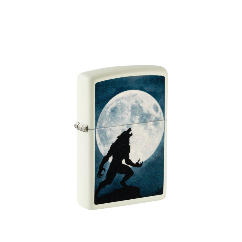 Jasna obudowa Zippo ozdobiona wizerunkiem wilkołaka wyjącego do księżyca