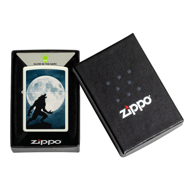 Biała zapalniczka Zippo Howling Werewolf Design umieszczona w pudełku