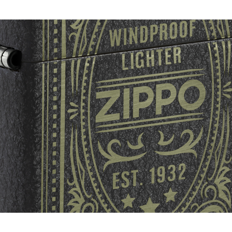 Detal wzoru Antique Label widoczny na powierzchni zapalniczki