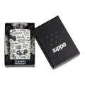 Biała Zippo Games Pattern Design umieszczona w pudełku z widocznym kolorowym wzorem