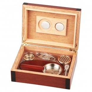 humidor wiśniowy z wyposażeniem, popielnicą, higrometrem, obcinarką