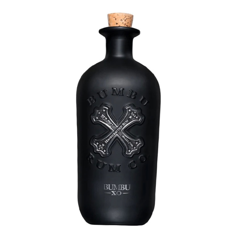 karaibski rum bumbu xo w czarnej butelce o pojemności 0,7 litra