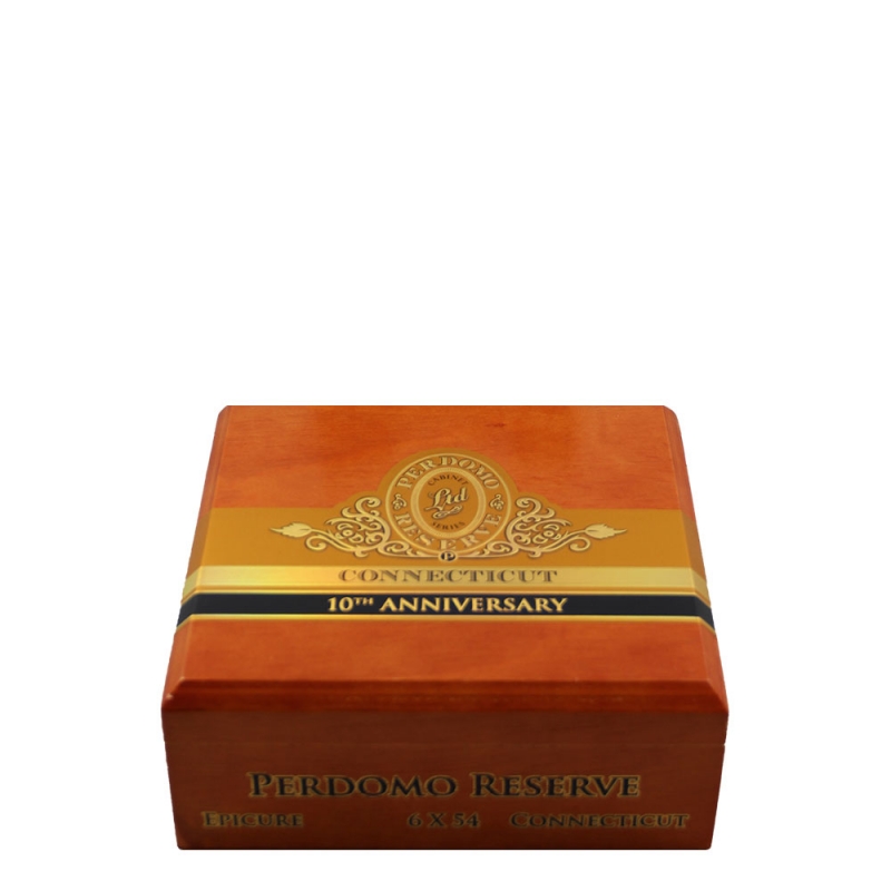 drewniane pudełko w kolorze brązowo-miodowym z logo marki perdomo