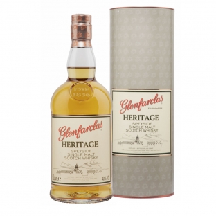 wyjątkowa, kremowa whisky Glenfarclas Heritage w opakowaniu na prezent