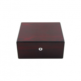 humidor wykonany z drewna cedrowego, na zewnątrz pokryty jest brazylijskim palisandrem