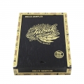 czarne drewniane pudełko ze złotym logiem marki cygarowej drew estate tabak especial