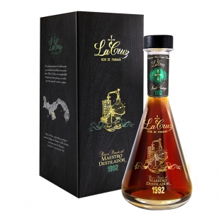 wyśmienity panamski rum w pięknej butelce