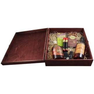 zestaw upominkowy w drewnianej skrzyni z rumami, cygarami, dla konesera